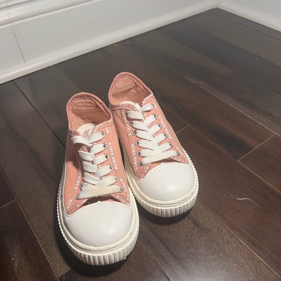 Shoes - Picture 2 of 5